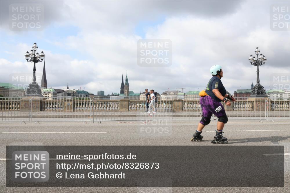 29.06.2025 - hella hamburg halbmarathon Lena Gebhardt http://msf.ph/oto/8326873 29.06.2025 09:08:13 Lombardsbrücke 227 meine-sportfotos.de