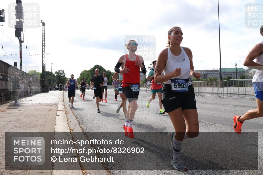 29.06.2025 - hella hamburg halbmarathon Lena Gebhardt http://msf.ph/oto/8326902 29.06.2025 09:48:41 Lombardsbrücke 13940, 5307, 6993, 1042, 1290, 1505, 1710, 2262, 2399, 2767, 3480, 3547, 4062, 4359, 4381, 4860, 5003, 5124, 5307, 5554, 5709, 6829, 6993, 7152, 7154, 7482, 7884, 8002, 8121, 8571, 8933, 9403, 9643, 10190, 10404, 10738, 10793, 10852, 11177, 11929, 12044, 12051, 12488, 12514, 12916, 13137, 13372, 13483, 13595, 13940, 13975, 14875, 15931, 15959, 16119 meine-sportfotos.de