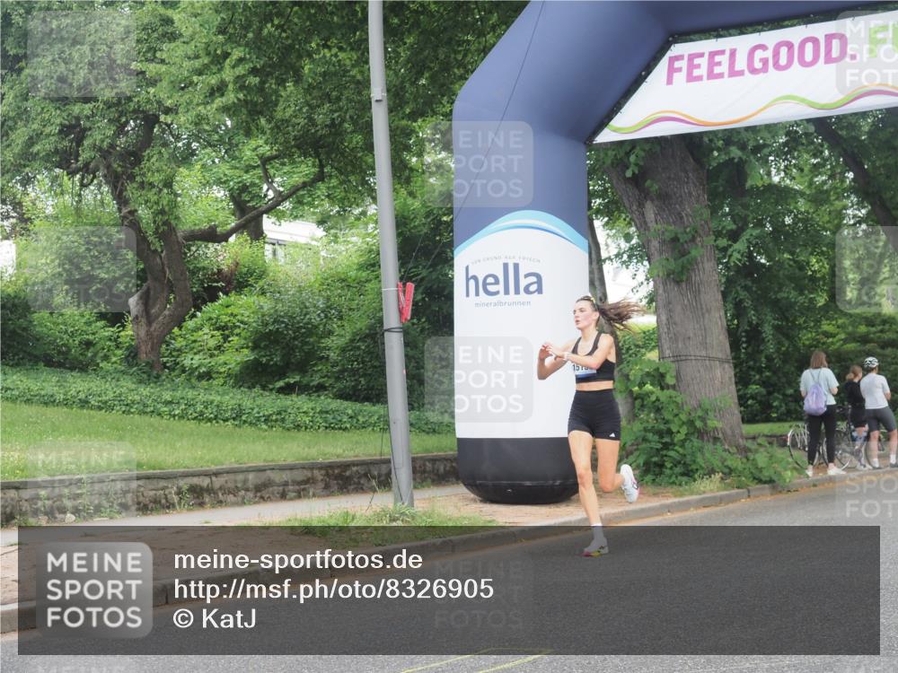 29.06.2025 - hella hamburg halbmarathon KatJ http://msf.ph/oto/8326905 29.06.2025 10:17:06 Zwischen KM18-KM19  meine-sportfotos.de