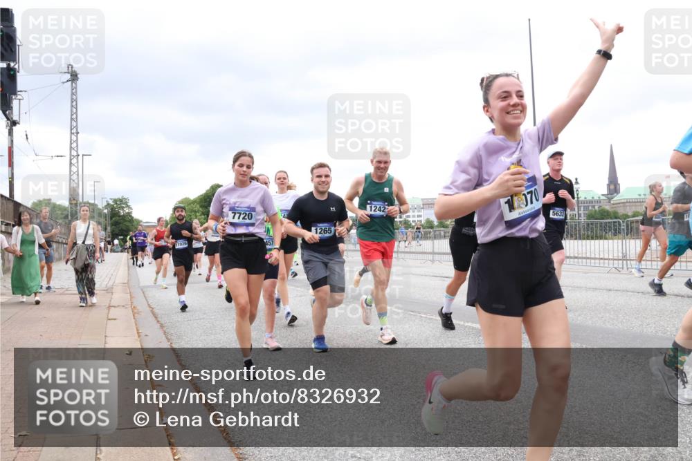 29.06.2025 - hella hamburg halbmarathon Lena Gebhardt http://msf.ph/oto/8326932 29.06.2025 10:57:50 Lombardsbrücke 11026, 7720, 457, 4, 1265, 1242, 1070, 5632, 16, 1123, 1242, 1248, 1265, 1388, 1643, 2015, 2451, 2567, 2900, 3191, 3385, 3388, 3433, 3644, 3750, 3936, 3954, 4059, 4180, 4197, 4429, 4521, 4830, 5117, 5632, 5676, 5736, 5738, 6316, 6337, 6827, 6857, 6916, 7172, 7193, 7556, 7720, 7728, 7977, 7990, 8035, 8159, 8287, 8386, 8474, 8512, 8540, 8708, 8713, 8773, 8873, 9059, 9180, 9233, 9318, 9319, 9394, 9398, 9436, 9481, 9496, 9613, 9832 meine-sportfotos.de