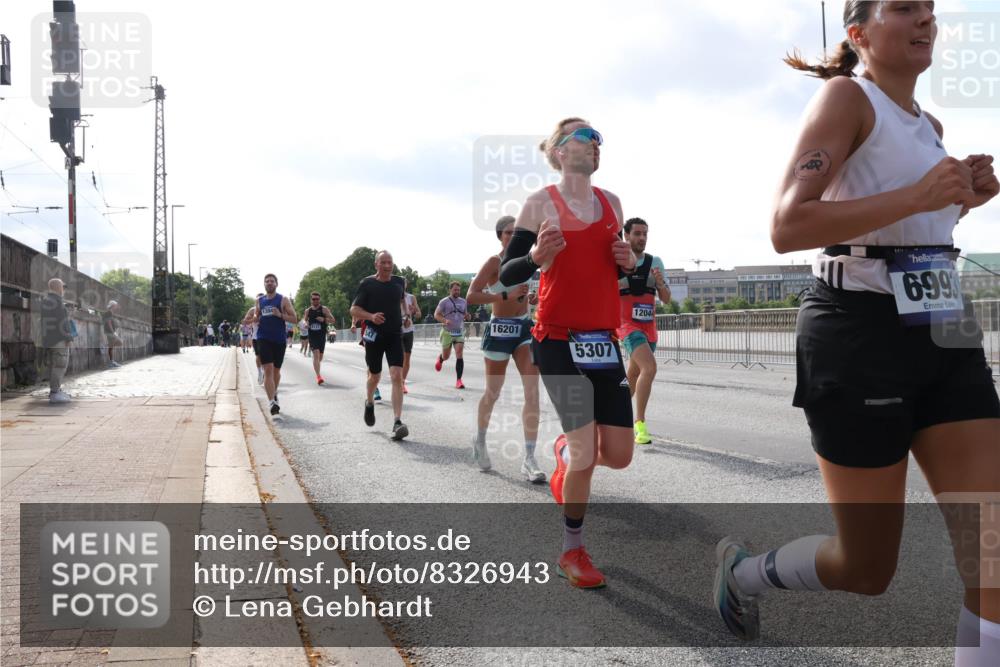 29.06.2025 - hella hamburg halbmarathon Lena Gebhardt http://msf.ph/oto/8326943 29.06.2025 09:48:41 Lombardsbrücke 1394, 16201, 5307, 12044, 699, 1042, 1290, 1505, 1710, 2262, 2399, 2767, 3480, 3547, 4062, 4359, 4381, 4860, 5003, 5124, 5307, 5554, 5709, 6829, 6993, 7152, 7154, 7482, 7884, 8002, 8121, 8571, 8933, 9403, 9643, 10190, 10404, 10738, 10793, 10852, 11177, 11929, 12044, 12051, 12488, 12514, 12916, 13137, 13372, 13483, 13595, 13940, 13975, 14875, 15931, 15959, 16119 meine-sportfotos.de