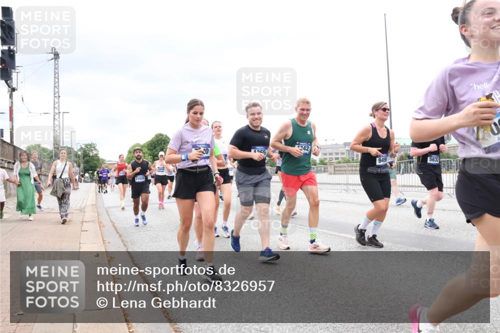 29.06.2025 - hella hamburg halbmarathon Lena Gebhardt http://msf.ph/oto/8326957 29.06.2025 10:57:51 Lombardsbrücke 11026, 20, 1265, 242, 949, 5632, 1123, 1242, 1248, 1265, 1388, 1643, 2015, 2169, 2451, 2567, 2900, 3191, 3385, 3388, 3433, 3644, 3750, 3936, 3954, 4059, 4180, 4197, 4429, 4521, 4830, 5117, 5632, 5676, 5736, 6316, 6337, 6827, 6857, 6916, 7172, 7193, 7556, 7720, 7728, 7977, 7990, 8035, 8159, 8386, 8474, 8512, 8540, 8708, 8713, 8773, 8873, 9059, 9180, 9233, 9318, 9319, 9394, 9398, 9436, 9481, 9496, 9613, 9832 meine-sportfotos.de