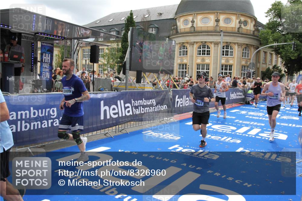 29.06.2025 - hella hamburg halbmarathon Michael Strokosch http://msf.ph/oto/8326960 29.06.2025 10:48:59 Ziel 1381, 1452, 2260, 3213, 3985, 7067, 8889, 9661, 9695, 12421, 12534, 13009, 13183, 13688, 13976, 18873 meine-sportfotos.de