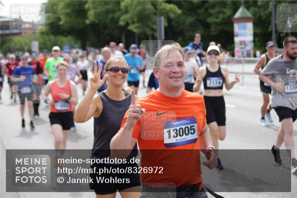 29.06.2025 - hella hamburg halbmarathon Jannik Wohlers http://msf.ph/oto/8326972 29.06.2025 10:39:52 Lombardsbrücke 1018, 1037, 1291, 1691, 2019, 2109, 2254, 2515, 2572, 2866, 3237, 3295, 3515, 3607, 3808, 3810, 4173, 4271, 4471, 4756, 5113, 5263, 5351, 5352, 5975, 6076, 6097, 6363, 6463, 6548, 6673, 6750, 6866, 6876, 6890, 6920, 7108, 7174, 7675, 7850, 8307, 8815, 9187, 10474, 10806, 10818, 10953, 11176, 11188, 11653, 11717, 11970, 11973, 12364, 12444, 12501, 12760, 13005, 13030, 13069, 13290, 13410, 13466, 13577, 13651, 14851, 15549, 15927, 16681, 17318, 18101, 18110, 18213 meine-sportfotos.de