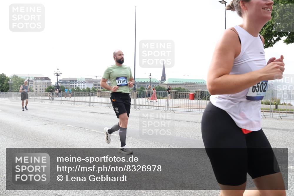 29.06.2025 - hella hamburg halbmarathon Lena Gebhardt http://msf.ph/oto/8326978 29.06.2025 10:23:29 Lombardsbrücke 17013, 6502, 1048, 1304, 1362, 2125, 2925, 4190, 4266, 4391, 4646, 4728, 4793, 5160, 5406, 6502, 6578, 6747, 6784, 6785, 6849, 7029, 7820, 7891, 8031, 8181, 8676, 8687, 8688, 8716, 8918, 8920, 9133, 9301, 9715, 9877, 10649, 10739, 11300, 11793, 11798, 11879, 12025, 12073, 12265, 12874, 13560, 14041, 14265, 14338, 14510, 14512, 14521, 14821, 15709, 15739, 15853, 16185, 16251, 16416, 16558, 17013, 17099, 17199, 17207, 17299, 17719 meine-sportfotos.de