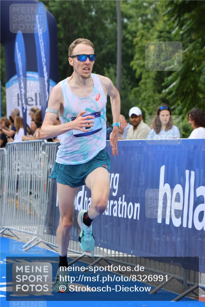 29.06.2025 - hella hamburg halbmarathon Strokosch-Dieckow http://msf.ph/oto/8326991 29.06.2025 10:02:27 Ziel 2, 22 meine-sportfotos.de
