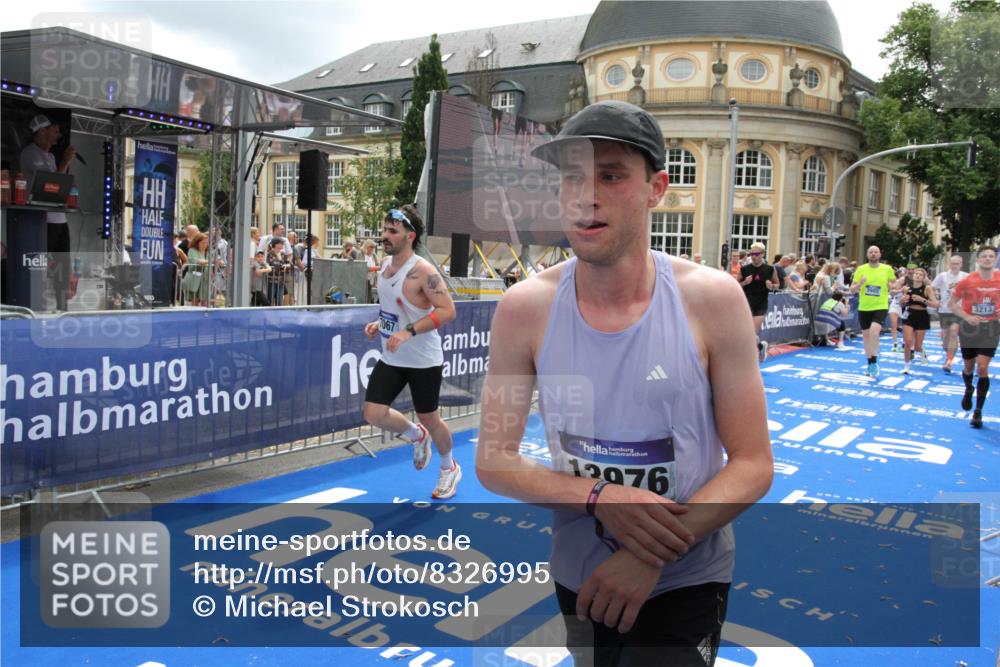 29.06.2025 - hella hamburg halbmarathon Michael Strokosch http://msf.ph/oto/8326995 29.06.2025 10:49:01 Ziel 1381, 1452, 2260, 3213, 3985, 7067, 7297, 8821, 8889, 9661, 9695, 12534, 13009, 13183, 13688, 13976, 18873 meine-sportfotos.de