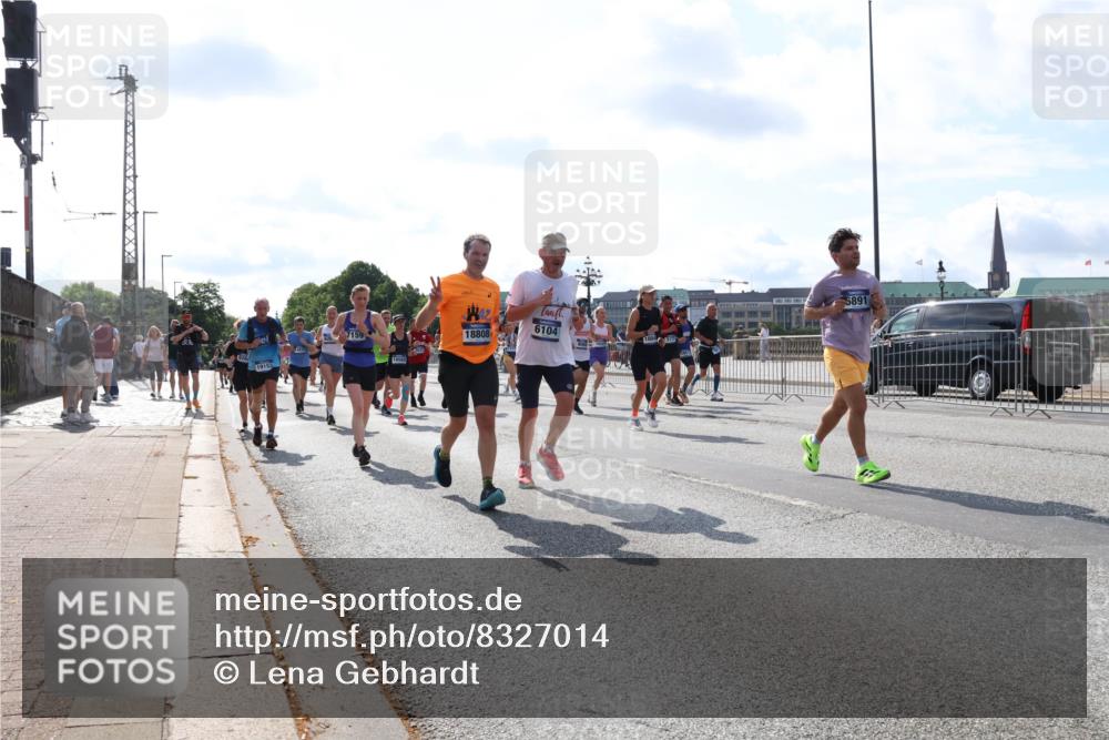 29.06.2025 - hella hamburg halbmarathon Lena Gebhardt http://msf.ph/oto/8327014 29.06.2025 10:00:17 Lombardsbrücke 5891, 7159, 18808, 6104, 19153, 1006, 1019, 1125, 1180, 1239, 1264, 1526, 1544, 1568, 1681, 1834, 1914, 2027, 2086, 2099, 2159, 2346, 2348, 2364, 2426, 2447, 2582, 2584, 2606, 2652, 2676, 2677, 2730, 2910, 2982, 3042, 3177, 3181, 3319, 3400, 3794, 3836, 3861, 3898, 4013, 4231, 4419, 4579, 4594, 4632, 4767, 4772, 4796, 4813, 4940, 4945, 5015, 5134, 5272, 5341, 5643, 5728, 6082, 6084, 6104, 6174, 6201, 6202, 6220, 6260, 6462, 6470, 6581, 6587 meine-sportfotos.de