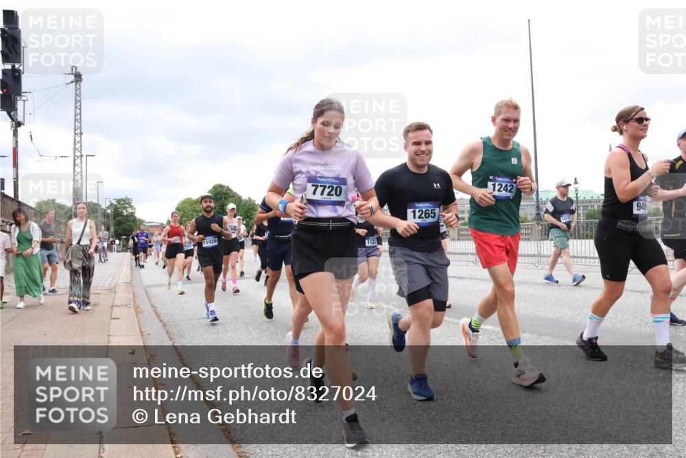 29.06.2025 - hella hamburg halbmarathon Lena Gebhardt http://msf.ph/oto/8327024 29.06.2025 10:57:51 Lombardsbrücke 11026, 7720, 1123, 1265, 1242, 949, 12172, 1123, 1242, 1248, 1265, 1388, 1643, 2015, 2169, 2451, 2567, 2900, 3191, 3385, 3388, 3433, 3644, 3750, 3936, 3954, 4059, 4180, 4197, 4429, 4521, 4830, 5117, 5632, 5676, 5736, 6316, 6337, 6827, 6857, 6916, 7172, 7193, 7556, 7720, 7728, 7977, 7990, 8035, 8159, 8386, 8474, 8512, 8540, 8708, 8713, 8773, 8873, 9059, 9180, 9233, 9318, 9319, 9394, 9398, 9436, 9481, 9496, 9613, 9832 meine-sportfotos.de