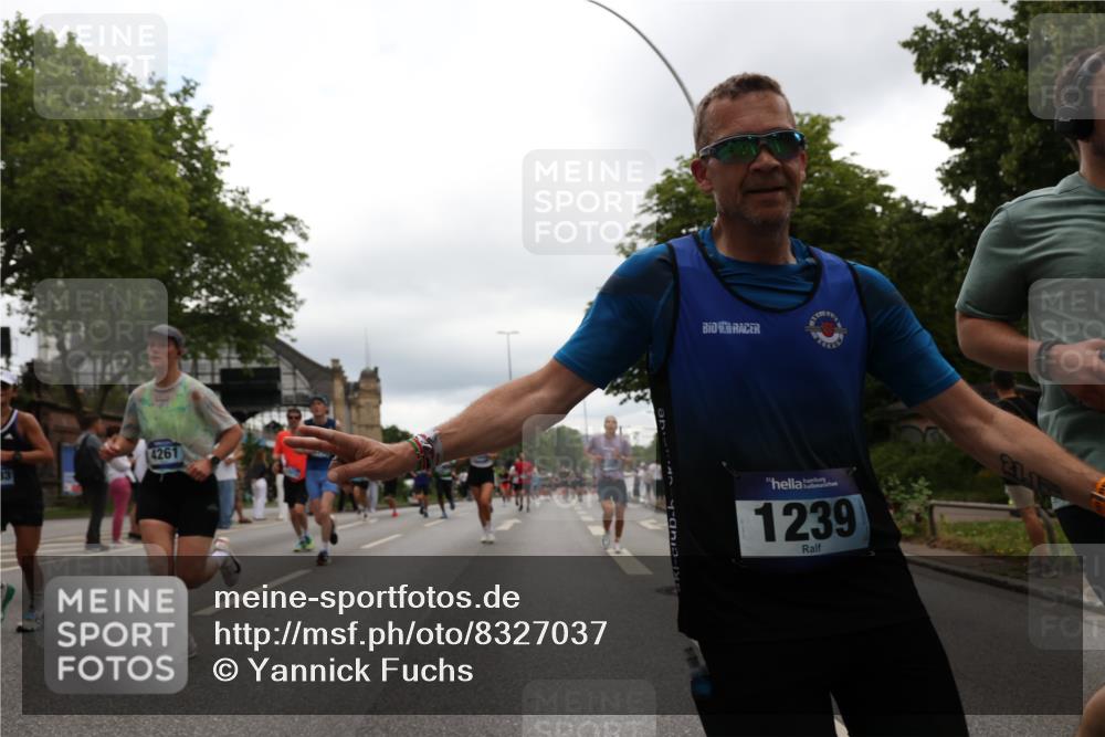 29.06.2025 - hella hamburg halbmarathon Yannick Fuchs http://msf.ph/oto/8327037 29.06.2025 10:51:33 20KM 1200, 1239, 1563, 1715, 1719, 1972, 2236, 2606, 2652, 2759, 2806, 2883, 3141, 3575, 4261, 4579, 5015, 5134, 5391, 5457, 5458, 6281, 6302, 6531, 6720, 6892, 7159, 7833, 8744, 9450, 10383, 10408, 10599, 12144, 12509, 12773, 12774, 13376, 13664, 14737, 15090, 15189, 15229, 15349, 15664, 16418, 16517, 17455, 17543, 17758, 18508 meine-sportfotos.de