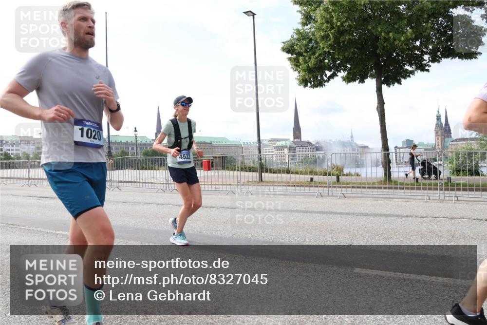 29.06.2025 - hella hamburg halbmarathon Lena Gebhardt http://msf.ph/oto/8327045 29.06.2025 10:12:57 Lombardsbrücke 1020, 4532, 1020, 1051, 1249, 1610, 1785, 1851, 1939, 2531, 2891, 2942, 2963, 2964, 3182, 3248, 4532, 4554, 5150, 5166, 5597, 5598, 6207, 7014, 7873, 7907, 8398, 8405, 8917, 8971, 9141, 10067, 10402, 10581, 11025, 11720, 12456, 13566, 13816, 14404, 14540, 14869, 15012, 15369, 15531, 16030, 16255, 16323, 16437, 16473, 16826, 16911, 17061, 17699, 17988, 17994, 18048, 18178, 18320, 18493, 18530, 18732 meine-sportfotos.de
