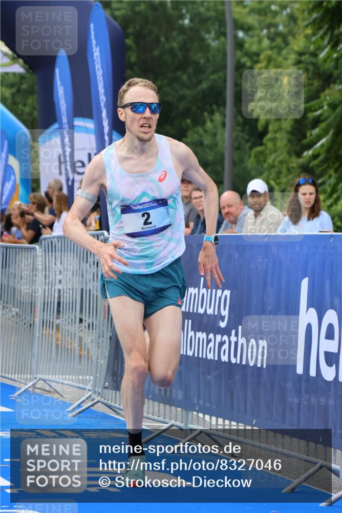 29.06.2025 - hella hamburg halbmarathon Strokosch-Dieckow http://msf.ph/oto/8327046 29.06.2025 10:02:27 Ziel 2, 22 meine-sportfotos.de