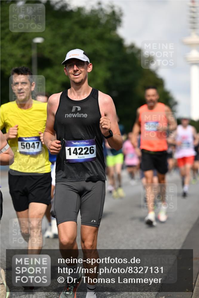 29.06.2025 - hella hamburg halbmarathon Dr. Thomas Lammeyer http://msf.ph/oto/8327131 29.06.2025 09:55:43 Kennedybrücke 1057, 1312, 1353, 1569, 1763, 2880, 3437, 3618, 3697, 4565, 4871, 5014, 5047, 5129, 5231, 5336, 5690, 5987, 6700, 6711, 6770, 7185, 7710, 8074, 8564, 9358, 9444, 9547, 9659, 10493, 10691, 10978, 11021, 11062 meine-sportfotos.de