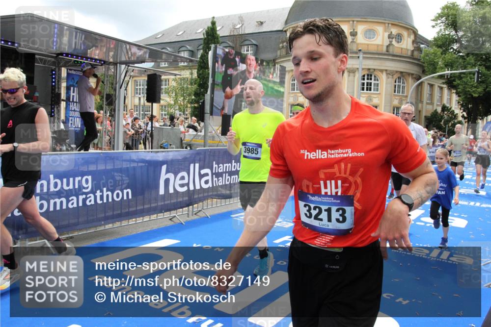 29.06.2025 - hella hamburg halbmarathon Michael Strokosch http://msf.ph/oto/8327149 29.06.2025 10:49:03 Ziel 1381, 1452, 2260, 3213, 3985, 7067, 7297, 8302, 8821, 8889, 9695, 12534, 13183, 13614, 13688, 16627, 17632 meine-sportfotos.de