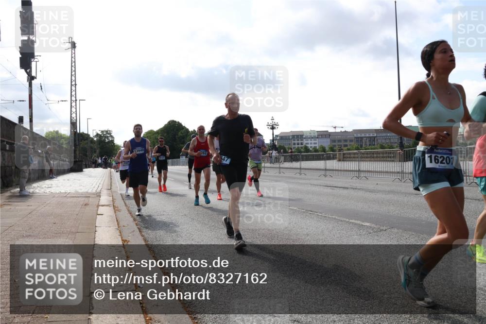 29.06.2025 - hella hamburg halbmarathon Lena Gebhardt http://msf.ph/oto/8327162 29.06.2025 09:48:42 Lombardsbrücke 4381, 13940, 8121, 47, 16201, 1042, 1290, 1505, 1571, 1710, 2262, 2399, 2767, 3480, 3547, 4062, 4359, 4381, 4860, 5003, 5124, 5307, 5554, 5709, 6993, 7152, 7154, 7310, 7482, 7884, 8002, 8121, 8571, 8933, 9403, 9643, 10190, 10404, 10738, 10793, 10852, 11106, 11177, 11929, 12044, 12051, 12488, 12514, 12916, 13137, 13372, 13483, 13940, 13975, 14875, 15931, 15959, 16119 meine-sportfotos.de