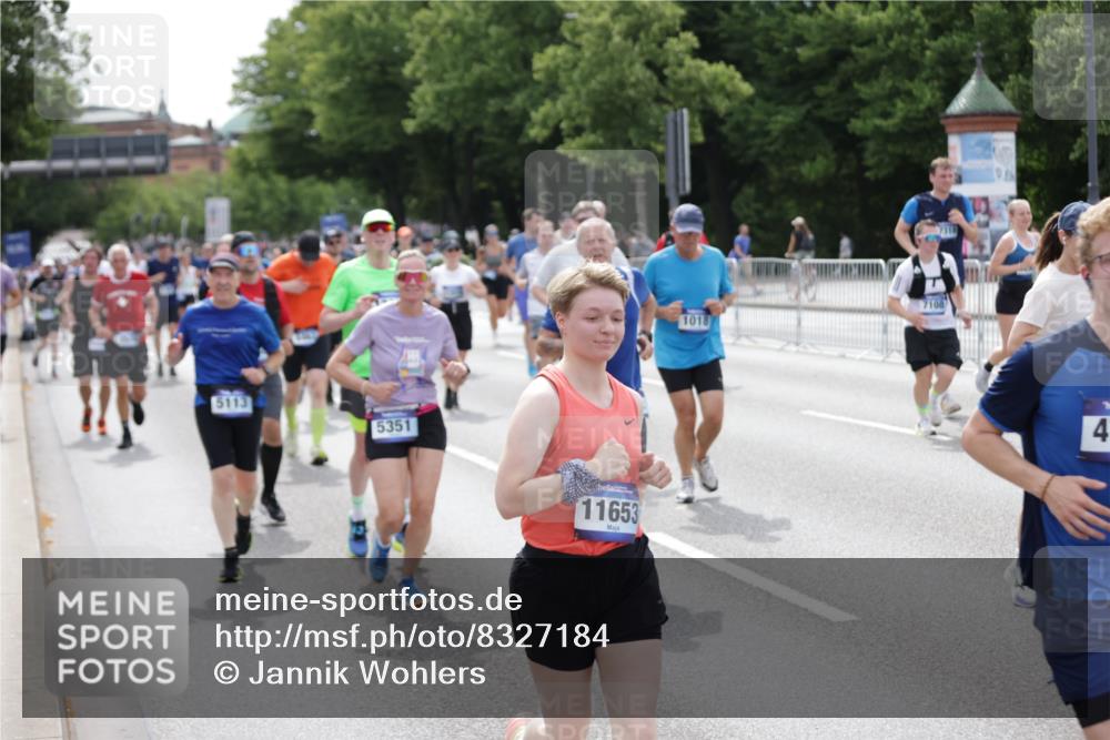 29.06.2025 - hella hamburg halbmarathon Jannik Wohlers http://msf.ph/oto/8327184 29.06.2025 10:39:53 Lombardsbrücke 1018, 1037, 1291, 1691, 2019, 2109, 2254, 2515, 2572, 2866, 3237, 3295, 3515, 3607, 3808, 3810, 4173, 4271, 4471, 4756, 5113, 5263, 5351, 5352, 5975, 6076, 6097, 6363, 6463, 6548, 6673, 6866, 6876, 6890, 6920, 7108, 7174, 7675, 7850, 8307, 8815, 9187, 10474, 10806, 10818, 10953, 11176, 11188, 11653, 11717, 11970, 11973, 12364, 12444, 12501, 12760, 13005, 13030, 13069, 13290, 13410, 13466, 13577, 13651, 14341, 14851, 15549, 15927, 16681, 17318, 18101, 18110, 18213 meine-sportfotos.de