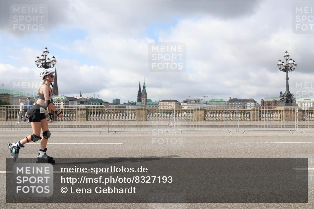 29.06.2025 - hella hamburg halbmarathon Lena Gebhardt http://msf.ph/oto/8327193 29.06.2025 09:08:20 Lombardsbrücke  meine-sportfotos.de