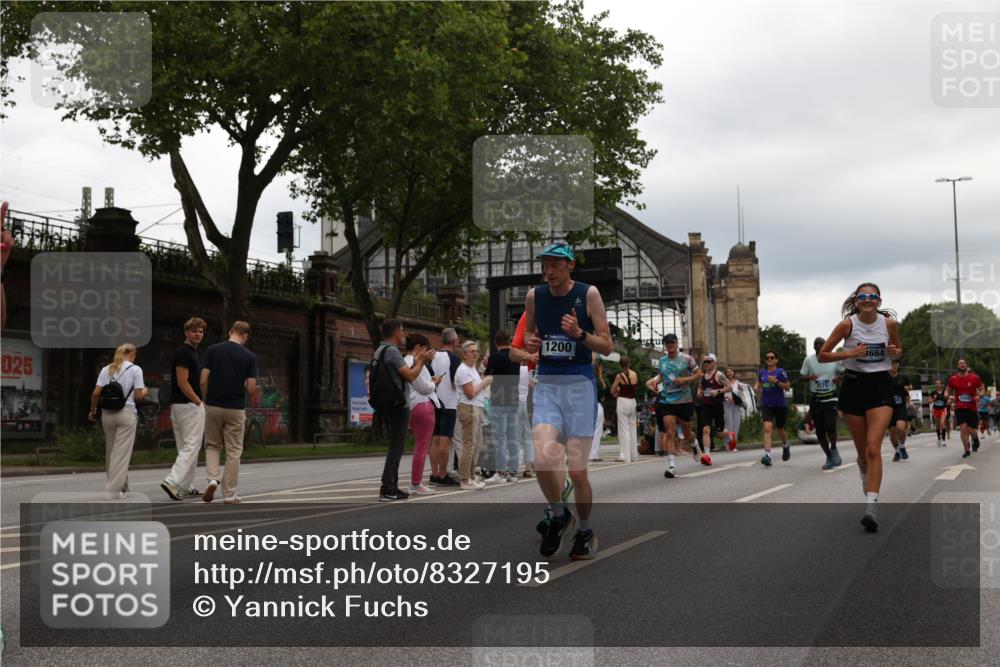 29.06.2025 - hella hamburg halbmarathon Yannick Fuchs http://msf.ph/oto/8327195 29.06.2025 10:51:34 20KM 1200, 1239, 1563, 1972, 2236, 2606, 2652, 2759, 2806, 2883, 3141, 3575, 4261, 4579, 5015, 5134, 5391, 5457, 5458, 6281, 6302, 6531, 6720, 6892, 7159, 7833, 9450, 10383, 10408, 10599, 12144, 12509, 12773, 12774, 13376, 13664, 14737, 15090, 15189, 15229, 15349, 15664, 16418, 16517, 17455, 17543, 17758, 18508 meine-sportfotos.de