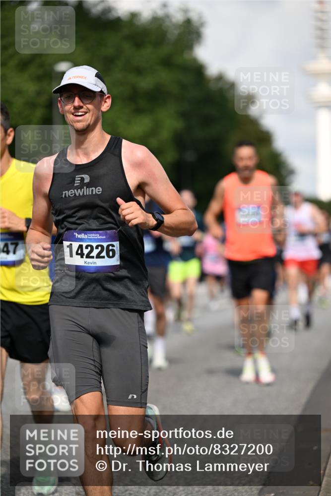 29.06.2025 - hella hamburg halbmarathon Dr. Thomas Lammeyer http://msf.ph/oto/8327200 29.06.2025 09:55:43 Kennedybrücke 1057, 1312, 1353, 1569, 1763, 2880, 3437, 3618, 3697, 4565, 4871, 5014, 5047, 5129, 5231, 5336, 5690, 5987, 6700, 6711, 6770, 7185, 7710, 8074, 8564, 9358, 9444, 9547, 9659, 10493, 10691, 10978, 11021, 11062 meine-sportfotos.de