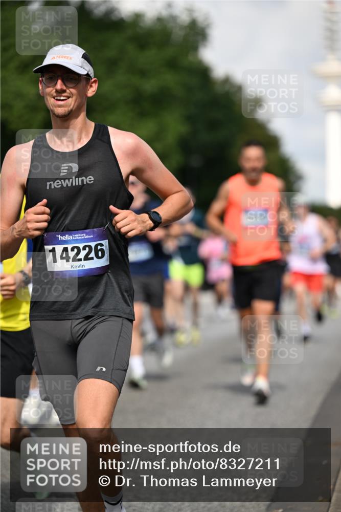 29.06.2025 - hella hamburg halbmarathon Dr. Thomas Lammeyer http://msf.ph/oto/8327211 29.06.2025 09:55:43 Kennedybrücke 1057, 1312, 1353, 1569, 1763, 2880, 3437, 3618, 3697, 4565, 4871, 5014, 5047, 5129, 5231, 5336, 5690, 5987, 6700, 6711, 6770, 7185, 7710, 8074, 8564, 9358, 9444, 9547, 9659, 10493, 10691, 10978, 11021, 11062 meine-sportfotos.de