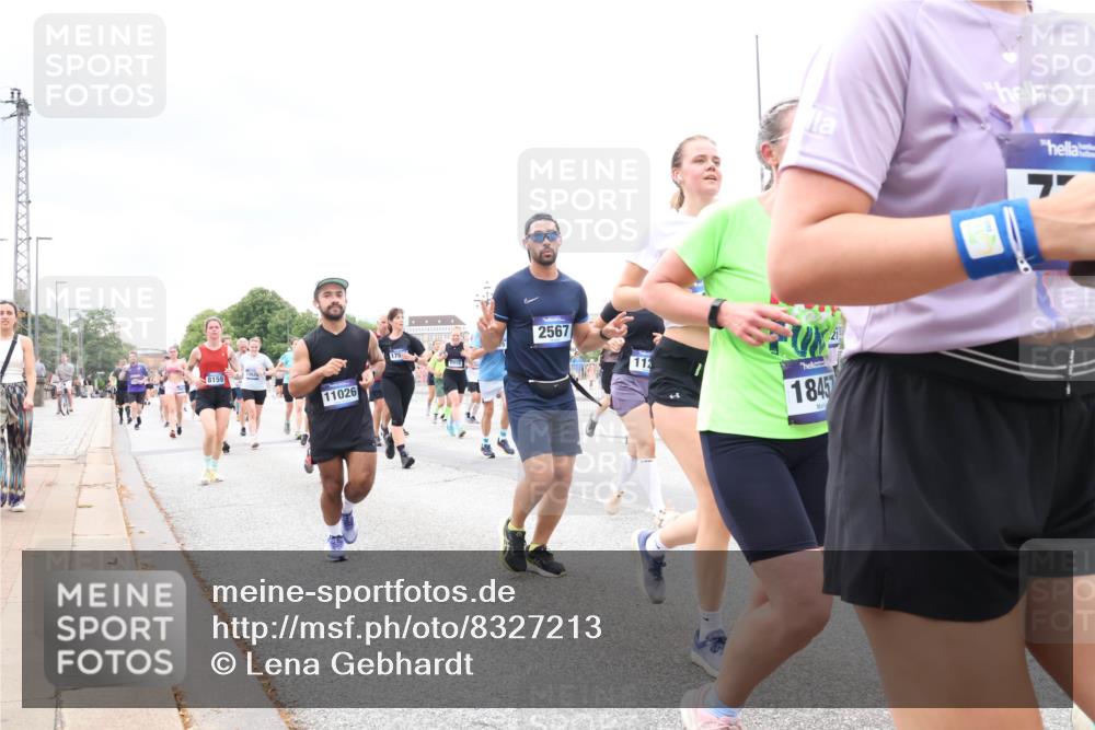 29.06.2025 - hella hamburg halbmarathon Lena Gebhardt http://msf.ph/oto/8327213 29.06.2025 10:57:52 Lombardsbrücke 8159, 11026, 2567, 112, 21, 18457, 1123, 1242, 1248, 1265, 1388, 1643, 2015, 2169, 2451, 2567, 2900, 3191, 3385, 3388, 3433, 3644, 3750, 3936, 3954, 4059, 4180, 4197, 4429, 4521, 4830, 5117, 5632, 5676, 5736, 6316, 6337, 6827, 6857, 6916, 7172, 7193, 7556, 7720, 7977, 7990, 8035, 8159, 8386, 8439, 8440, 8442, 8474, 8512, 8540, 8708, 8713, 8773, 8873, 9059, 9180, 9233, 9318, 9319, 9394, 9398, 9436, 9481, 9496, 9613, 9832 meine-sportfotos.de