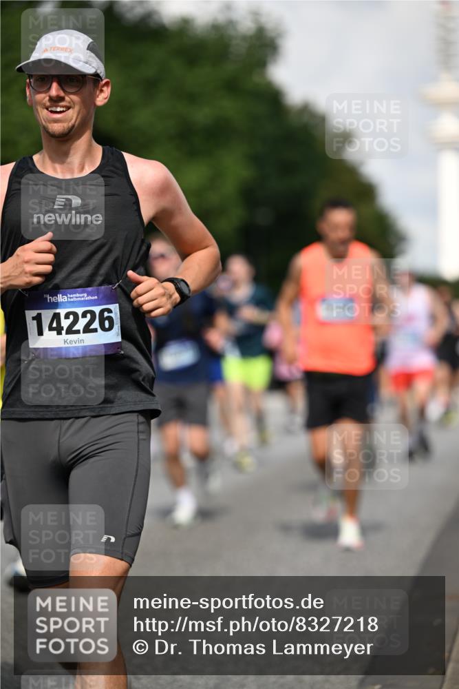 29.06.2025 - hella hamburg halbmarathon Dr. Thomas Lammeyer http://msf.ph/oto/8327218 29.06.2025 09:55:43 Kennedybrücke 1057, 1312, 1353, 1569, 1763, 2880, 3437, 3618, 3697, 4565, 4871, 5014, 5047, 5129, 5231, 5336, 5690, 5987, 6700, 6711, 6770, 7185, 7710, 8074, 8564, 9358, 9444, 9547, 9659, 10493, 10691, 10978, 11021, 11062 meine-sportfotos.de