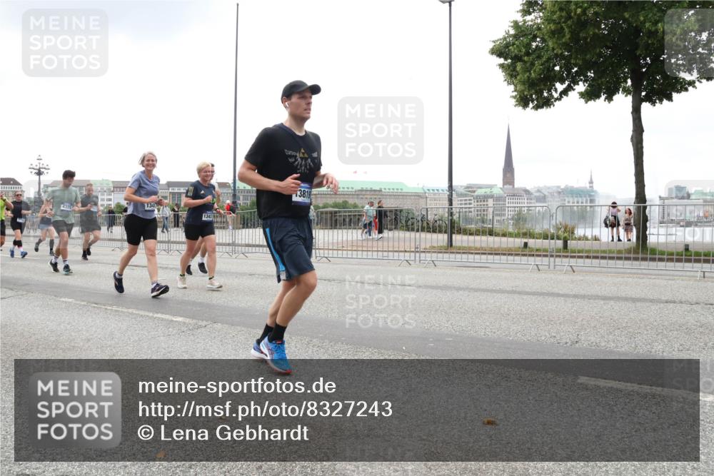 29.06.2025 - hella hamburg halbmarathon Lena Gebhardt http://msf.ph/oto/8327243 29.06.2025 10:47:25 Lombardsbrücke 4325, 134, 1343, 3819, 1045, 1185, 1286, 1434, 1463, 1523, 1593, 1607, 1704, 1961, 2148, 2327, 2407, 2537, 2555, 2556, 2665, 2704, 2882, 2994, 3339, 4037, 4184, 4239, 4325, 4423, 4483, 4806, 4895, 4974, 4975, 5111, 5114, 5621, 5622, 5796, 5895, 6255, 6256, 6485, 6496, 6879, 6995, 7073, 7403, 7430, 7431, 7630, 7631, 7970, 8105, 8131, 8270, 8550, 8684, 8706, 8915, 8953, 8967, 9018, 9687, 10991, 11351, 11458, 11730, 11738, 11802, 12431 meine-sportfotos.de