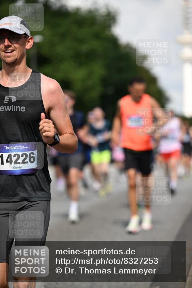29.06.2025 - hella hamburg halbmarathon Dr. Thomas Lammeyer http://msf.ph/oto/8327253 29.06.2025 09:55:43 Kennedybrücke 1057, 1312, 1353, 1569, 1763, 2880, 3437, 3618, 3697, 4565, 4871, 5014, 5047, 5129, 5231, 5336, 5690, 5987, 6700, 6711, 6770, 7185, 7710, 8074, 8564, 9358, 9444, 9547, 9659, 10493, 10691, 10978, 11021, 11062 meine-sportfotos.de