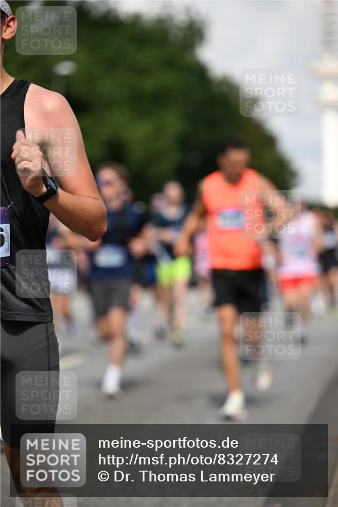 29.06.2025 - hella hamburg halbmarathon Dr. Thomas Lammeyer http://msf.ph/oto/8327274 29.06.2025 09:55:43 Kennedybrücke 1057, 1312, 1353, 1569, 1763, 2880, 3437, 3618, 3697, 4565, 4871, 5014, 5047, 5129, 5231, 5336, 5690, 5987, 6700, 6711, 6770, 7185, 7710, 8074, 8564, 9358, 9444, 9547, 9659, 10493, 10691, 10978, 11021, 11062 meine-sportfotos.de