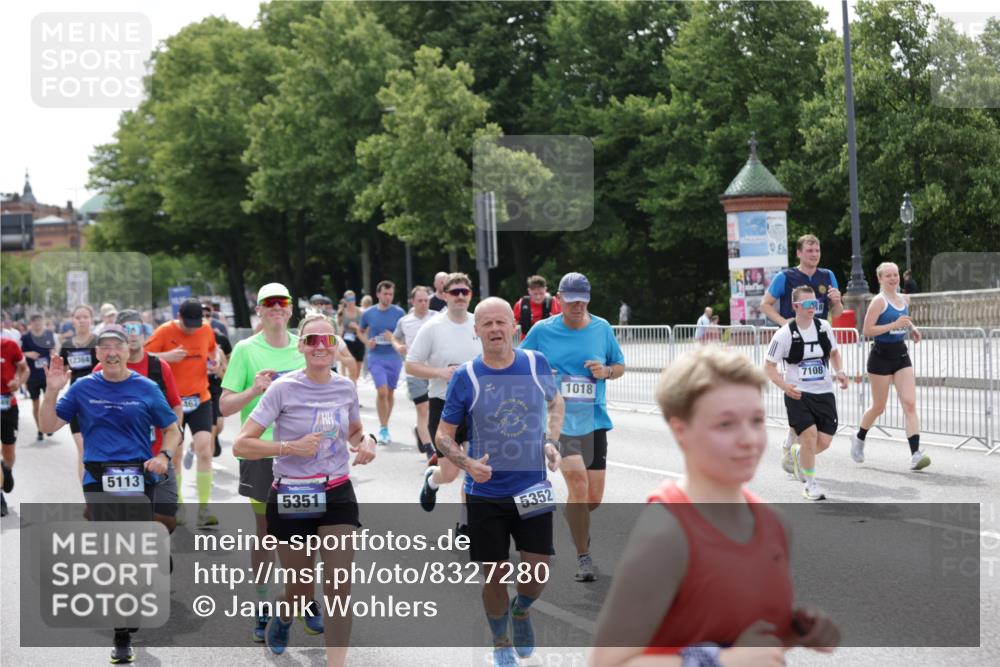 29.06.2025 - hella hamburg halbmarathon Jannik Wohlers http://msf.ph/oto/8327280 29.06.2025 10:39:54 Lombardsbrücke 1018, 1037, 1291, 1691, 2019, 2109, 2254, 2515, 2572, 3237, 3295, 3515, 3607, 3808, 3810, 4173, 4271, 4756, 5113, 5263, 5351, 5352, 5975, 6076, 6363, 6463, 6548, 6673, 6866, 6876, 6890, 6920, 7108, 7174, 7675, 7850, 8307, 8815, 9187, 9468, 10474, 10806, 10818, 10953, 11176, 11188, 11653, 11717, 11970, 11973, 12364, 12444, 12501, 12760, 13005, 13030, 13069, 13290, 13410, 13466, 13577, 13651, 14341, 14851, 15549, 15927, 16681, 17318, 18101, 18110, 18213, 18771 meine-sportfotos.de