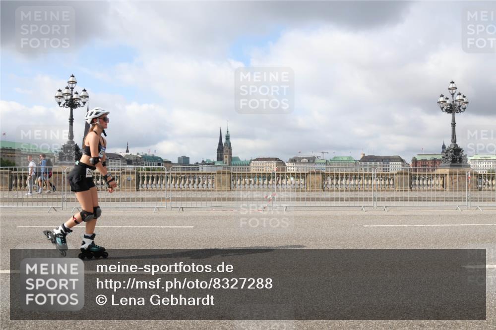 29.06.2025 - hella hamburg halbmarathon Lena Gebhardt http://msf.ph/oto/8327288 29.06.2025 09:08:20 Lombardsbrücke 350 meine-sportfotos.de