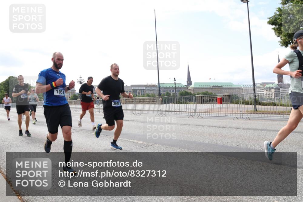 29.06.2025 - hella hamburg halbmarathon Lena Gebhardt http://msf.ph/oto/8327312 29.06.2025 10:12:58 Lombardsbrücke 1051, 1933, 1939, 2942, 1020, 1051, 1249, 1610, 1785, 1851, 1939, 2531, 2891, 2942, 2963, 2964, 3182, 3248, 4532, 4554, 5150, 5166, 6207, 6489, 7014, 7873, 7907, 8398, 8405, 8913, 8917, 8971, 9141, 10067, 10402, 10581, 11025, 11720, 12456, 13566, 13816, 14404, 14540, 14869, 15012, 15369, 15531, 16030, 16255, 16323, 16437, 16473, 16826, 16911, 17061, 17699, 17988, 17994, 18048, 18178, 18320, 18493, 18530, 18732 meine-sportfotos.de