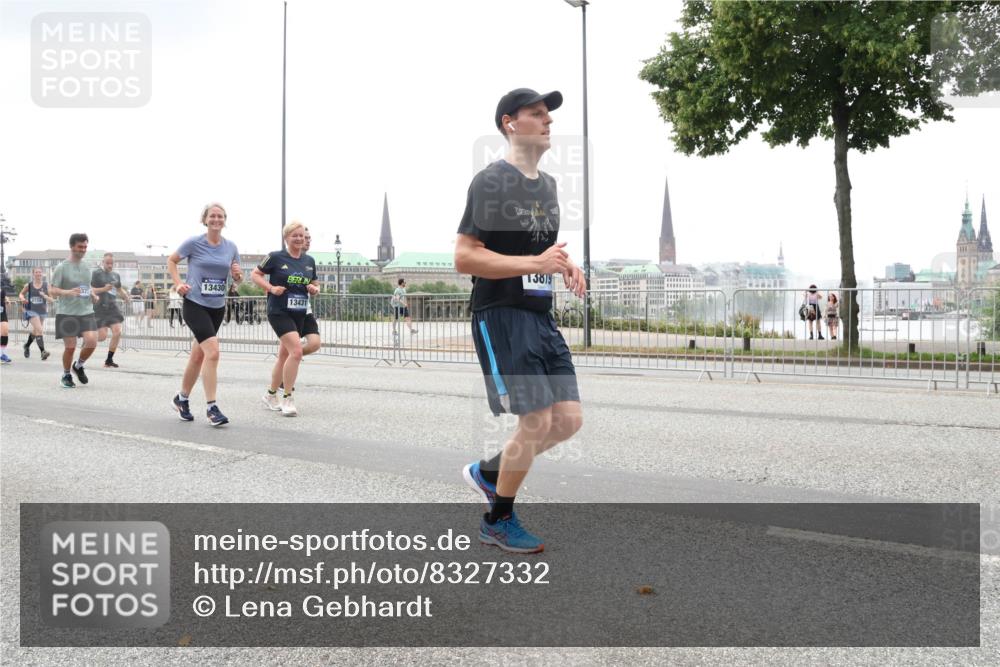 29.06.2025 - hella hamburg halbmarathon Lena Gebhardt http://msf.ph/oto/8327332 29.06.2025 10:47:25 Lombardsbrücke 13430, 13431, 13879, 1045, 1185, 1286, 1434, 1463, 1523, 1593, 1607, 1704, 1961, 2148, 2327, 2407, 2537, 2555, 2556, 2665, 2704, 2882, 2994, 3339, 4037, 4184, 4239, 4325, 4423, 4483, 4806, 4895, 4974, 4975, 5111, 5114, 5621, 5622, 5796, 5895, 6255, 6256, 6485, 6496, 6879, 6995, 7073, 7403, 7430, 7431, 7630, 7631, 7970, 8105, 8131, 8270, 8550, 8684, 8706, 8915, 8953, 8967, 9018, 9687, 10991, 11351, 11458, 11730, 11738, 11802, 12431 meine-sportfotos.de