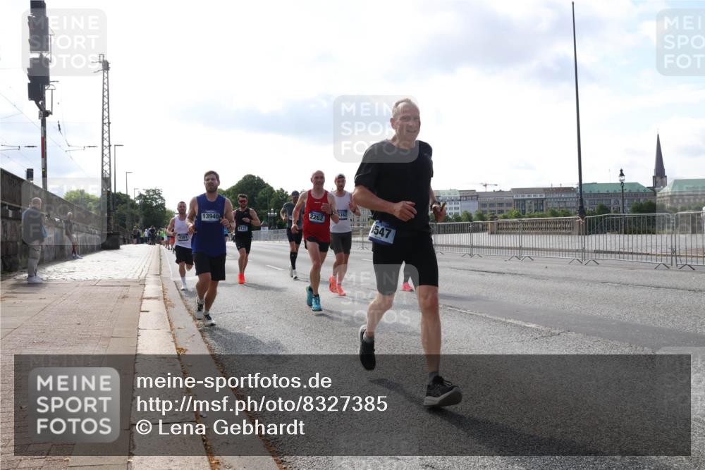 29.06.2025 - hella hamburg halbmarathon Lena Gebhardt http://msf.ph/oto/8327385 29.06.2025 09:48:43 Lombardsbrücke 4381, 13940, 8121, 2262, 547, 1042, 1290, 1505, 1571, 1710, 2262, 2399, 2767, 3480, 3547, 4062, 4359, 4381, 5003, 5124, 5307, 5554, 5709, 6993, 7152, 7154, 7310, 7482, 7884, 8002, 8121, 8571, 8933, 9403, 9643, 10190, 10404, 10738, 10793, 10852, 11106, 11177, 11423, 11929, 12044, 12051, 12488, 12916, 13137, 13372, 13483, 13940, 13975, 14875, 15931, 15959, 16119 meine-sportfotos.de