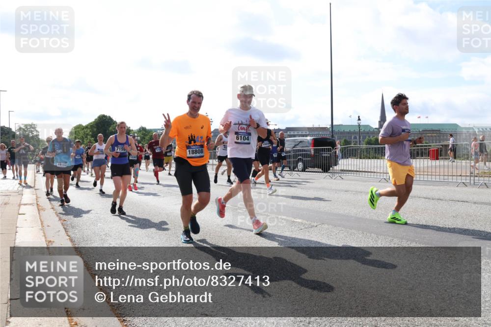 29.06.2025 - hella hamburg halbmarathon Lena Gebhardt http://msf.ph/oto/8327413 29.06.2025 10:00:17 Lombardsbrücke 7155, 19153, 18808, 6104, 1004, 1006, 1019, 1125, 1180, 1239, 1264, 1526, 1544, 1568, 1681, 1834, 1914, 2027, 2086, 2099, 2159, 2346, 2348, 2364, 2426, 2447, 2582, 2584, 2606, 2652, 2676, 2677, 2730, 2910, 2982, 3042, 3177, 3181, 3319, 3400, 3794, 3836, 3861, 3898, 4013, 4231, 4419, 4579, 4594, 4632, 4767, 4772, 4796, 4813, 4940, 4945, 5015, 5134, 5272, 5341, 5643, 5728, 6082, 6084, 6104, 6174, 6201, 6202, 6220, 6260, 6462, 6470, 6581, 6587 meine-sportfotos.de