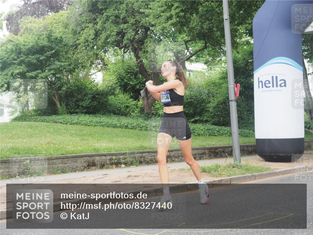 29.06.2025 - hella hamburg halbmarathon KatJ http://msf.ph/oto/8327440 29.06.2025 10:17:07 Zwischen KM18-KM19  meine-sportfotos.de