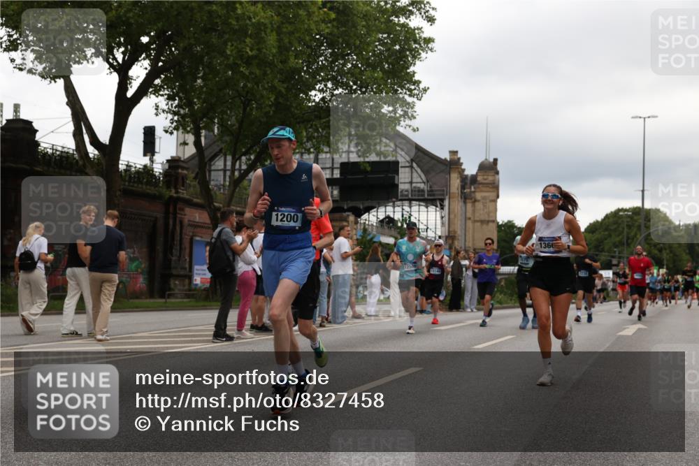 29.06.2025 - hella hamburg halbmarathon Yannick Fuchs http://msf.ph/oto/8327458 29.06.2025 10:51:35 20KM 1200, 1239, 1563, 2025, 2236, 2606, 2652, 2759, 2806, 2883, 3093, 3141, 3575, 4261, 4579, 5015, 5134, 5391, 5457, 5458, 6281, 6302, 6531, 6720, 6892, 7159, 7833, 9450, 10383, 10408, 10599, 12144, 12509, 12773, 12774, 13376, 13465, 13664, 14737, 15090, 15189, 15229, 15349, 15664, 16418, 16517, 17455, 17543, 17758, 18508 meine-sportfotos.de
