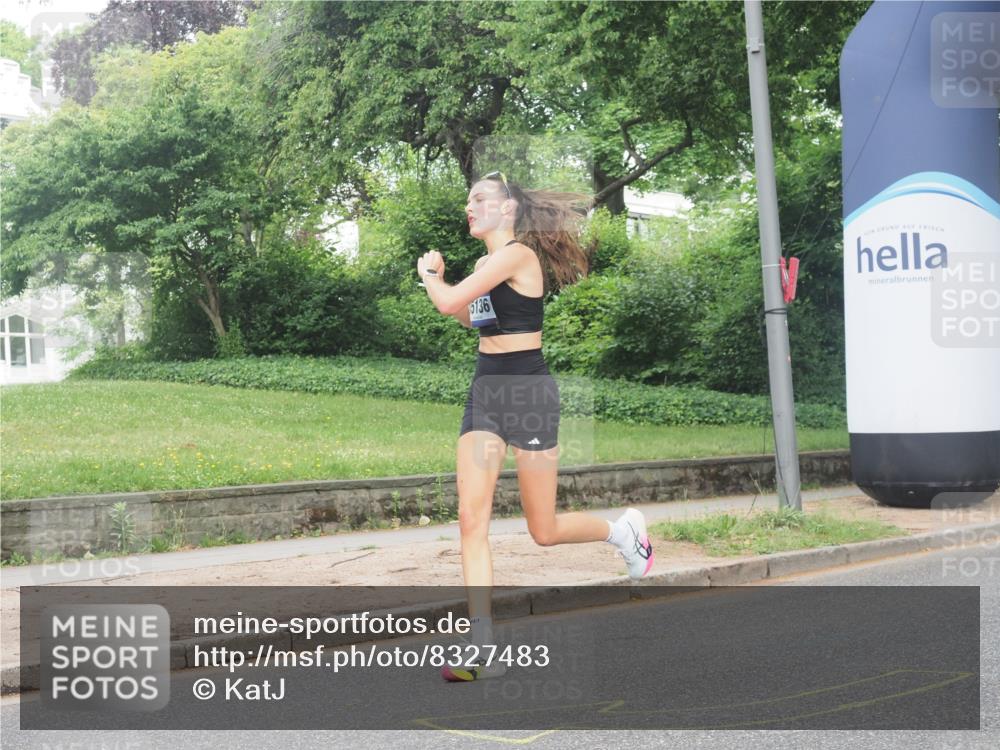 29.06.2025 - hella hamburg halbmarathon KatJ http://msf.ph/oto/8327483 29.06.2025 10:17:07 Zwischen KM18-KM19  meine-sportfotos.de