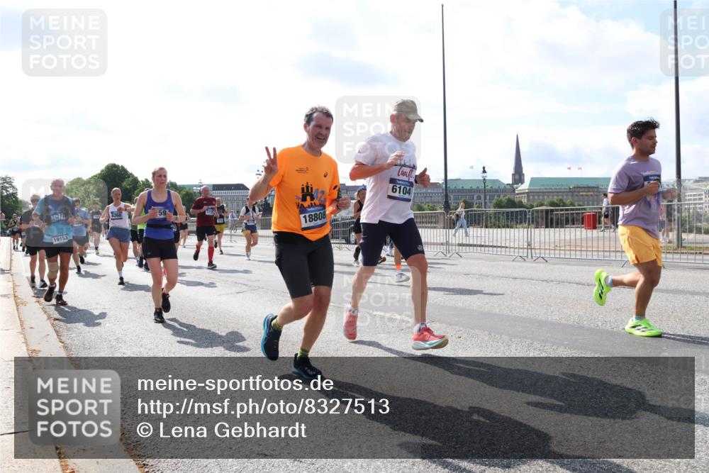 29.06.2025 - hella hamburg halbmarathon Lena Gebhardt http://msf.ph/oto/8327513 29.06.2025 10:00:17 Lombardsbrücke 6260, 59, 5721, 19153, 18808, 6104, 1006, 1019, 1125, 1180, 1239, 1264, 1526, 1544, 1568, 1681, 1834, 1914, 2027, 2086, 2099, 2159, 2346, 2348, 2364, 2426, 2447, 2582, 2584, 2606, 2652, 2676, 2677, 2730, 2910, 2982, 3042, 3177, 3181, 3319, 3400, 3794, 3836, 3861, 3898, 4013, 4231, 4419, 4579, 4594, 4632, 4767, 4772, 4796, 4813, 4940, 4945, 5015, 5134, 5272, 5341, 5643, 5728, 6082, 6084, 6104, 6174, 6201, 6202, 6220, 6260, 6462, 6470, 6581, 6587 meine-sportfotos.de