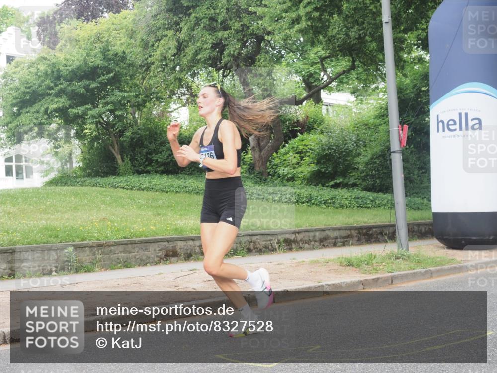 29.06.2025 - hella hamburg halbmarathon KatJ http://msf.ph/oto/8327528 29.06.2025 10:17:07 Zwischen KM18-KM19  meine-sportfotos.de