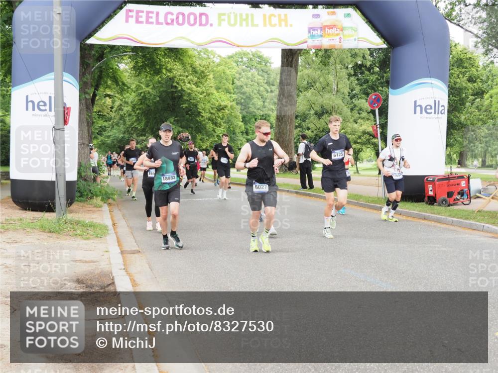 29.06.2025 - hella hamburg halbmarathon MichiJ http://msf.ph/oto/8327530 29.06.2025 10:37:53 Zwischen KM18-KM19 4033, 4127, 6027, 6125, 7052, 7269, 8572, 10691, 11339, 13282, 15392, 16285, 16666, 17282 meine-sportfotos.de