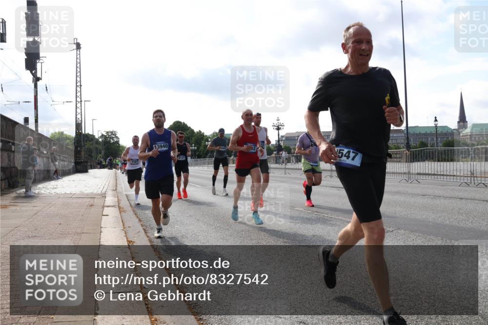 29.06.2025 - hella hamburg halbmarathon Lena Gebhardt http://msf.ph/oto/8327542 29.06.2025 09:48:43 Lombardsbrücke 4381, 13940, 8121, 547, 1042, 1290, 1505, 1571, 1710, 2262, 2399, 2767, 3480, 3547, 4062, 4359, 4381, 5003, 5124, 5307, 5554, 5709, 6993, 7152, 7154, 7310, 7482, 7884, 8002, 8121, 8571, 8933, 9403, 9643, 10190, 10404, 10738, 10793, 10852, 11106, 11177, 11423, 11929, 12044, 12051, 12488, 12916, 13137, 13372, 13483, 13940, 13975, 14875, 15931, 15959, 16119 meine-sportfotos.de