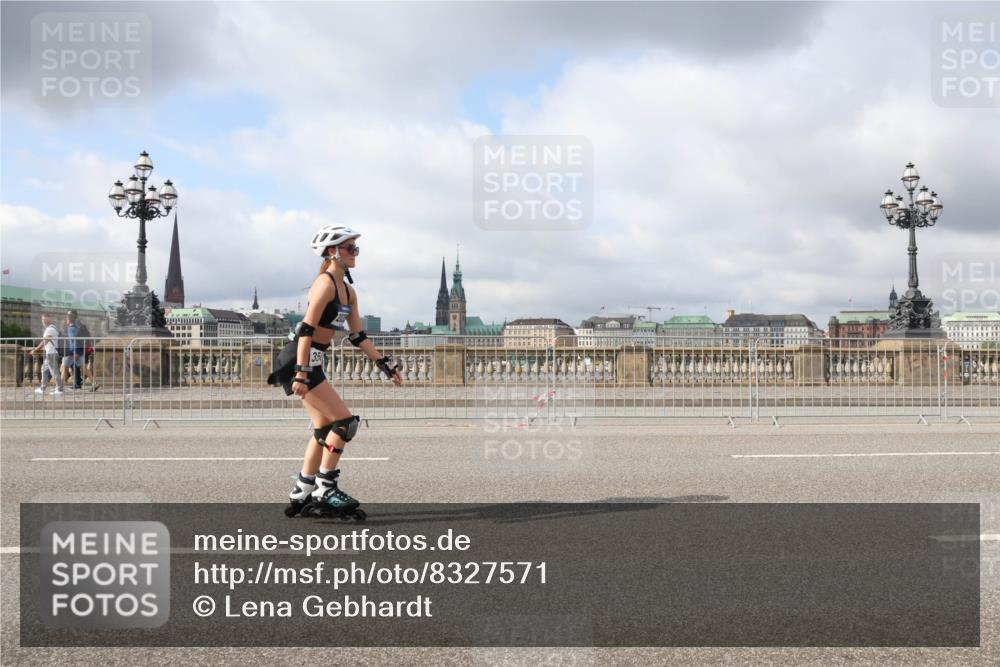 29.06.2025 - hella hamburg halbmarathon Lena Gebhardt http://msf.ph/oto/8327571 29.06.2025 09:08:20 Lombardsbrücke  meine-sportfotos.de