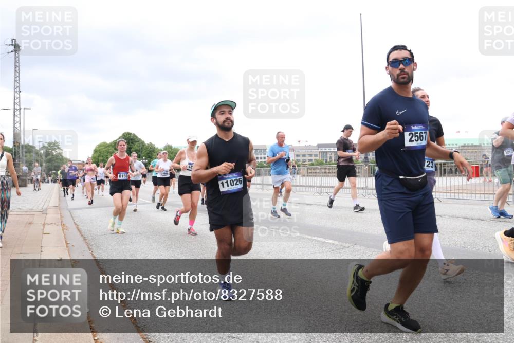 29.06.2025 - hella hamburg halbmarathon Lena Gebhardt http://msf.ph/oto/8327588 29.06.2025 10:57:53 Lombardsbrücke 8159, 10461, 18, 11026, 2567, 23, 12172, 1123, 1242, 1248, 1265, 1388, 1643, 2015, 2169, 2273, 2275, 2451, 2567, 2900, 3191, 3385, 3388, 3433, 3644, 3750, 3936, 3954, 4059, 4197, 4429, 4521, 4830, 5117, 5632, 5676, 5736, 6316, 6337, 6827, 6857, 6916, 7172, 7193, 7556, 7720, 7783, 7977, 7990, 8035, 8159, 8386, 8439, 8440, 8441, 8442, 8474, 8512, 8540, 8708, 8713, 8773, 8873, 8888, 9059, 9180, 9233, 9318, 9319, 9394, 9398, 9436, 9481, 9496, 9613, 9832 meine-sportfotos.de