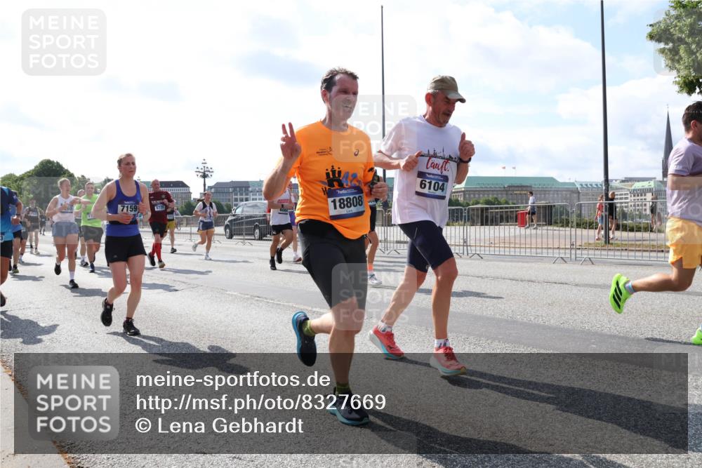 29.06.2025 - hella hamburg halbmarathon Lena Gebhardt http://msf.ph/oto/8327669 29.06.2025 10:00:18 Lombardsbrücke 7159, 18808, 6104, 1006, 1019, 1125, 1180, 1239, 1264, 1526, 1544, 1568, 1681, 1834, 1914, 2027, 2086, 2099, 2159, 2236, 2346, 2348, 2364, 2426, 2447, 2582, 2584, 2606, 2652, 2676, 2677, 2730, 2910, 2982, 3042, 3177, 3181, 3319, 3400, 3794, 3836, 3861, 3898, 4013, 4231, 4419, 4579, 4594, 4632, 4767, 4772, 4796, 4813, 4940, 4945, 5015, 5134, 5272, 5341, 5643, 5728, 6082, 6084, 6104, 6174, 6201, 6202, 6220, 6260, 6462, 6470, 6581, 6587 meine-sportfotos.de