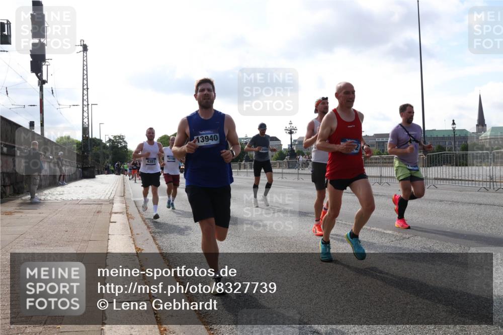 29.06.2025 - hella hamburg halbmarathon Lena Gebhardt http://msf.ph/oto/8327739 29.06.2025 09:48:44 Lombardsbrücke 4381, 10190, 13940, 10980, 1042, 1290, 1505, 1571, 1710, 2262, 2399, 2767, 3480, 3547, 4062, 4359, 4381, 5003, 5124, 5307, 5554, 5709, 6993, 7152, 7154, 7310, 7482, 7884, 8002, 8121, 8571, 8933, 9403, 9643, 10190, 10404, 10451, 10738, 10793, 10852, 11106, 11177, 11423, 11929, 12044, 12051, 12488, 12916, 13137, 13372, 13483, 13940, 13975, 14875, 15931, 15959 meine-sportfotos.de