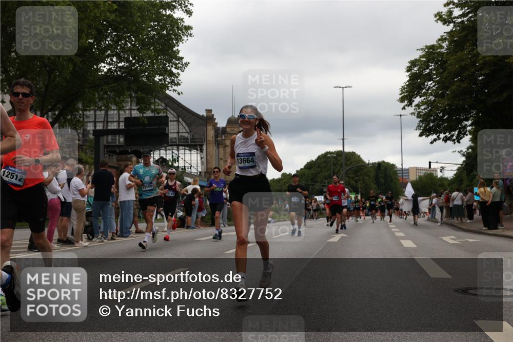 29.06.2025 - hella hamburg halbmarathon Yannick Fuchs http://msf.ph/oto/8327752 29.06.2025 10:51:35 20KM 1200, 1239, 1563, 2025, 2236, 2606, 2652, 2759, 2806, 2883, 3093, 3141, 3575, 4261, 4579, 5015, 5134, 5391, 5457, 5458, 6281, 6302, 6531, 6720, 6892, 7159, 7833, 9450, 10383, 10408, 10599, 12144, 12509, 12773, 12774, 13376, 13465, 13664, 14737, 15090, 15189, 15229, 15349, 15664, 16418, 16517, 17455, 17543, 17758, 18508 meine-sportfotos.de
