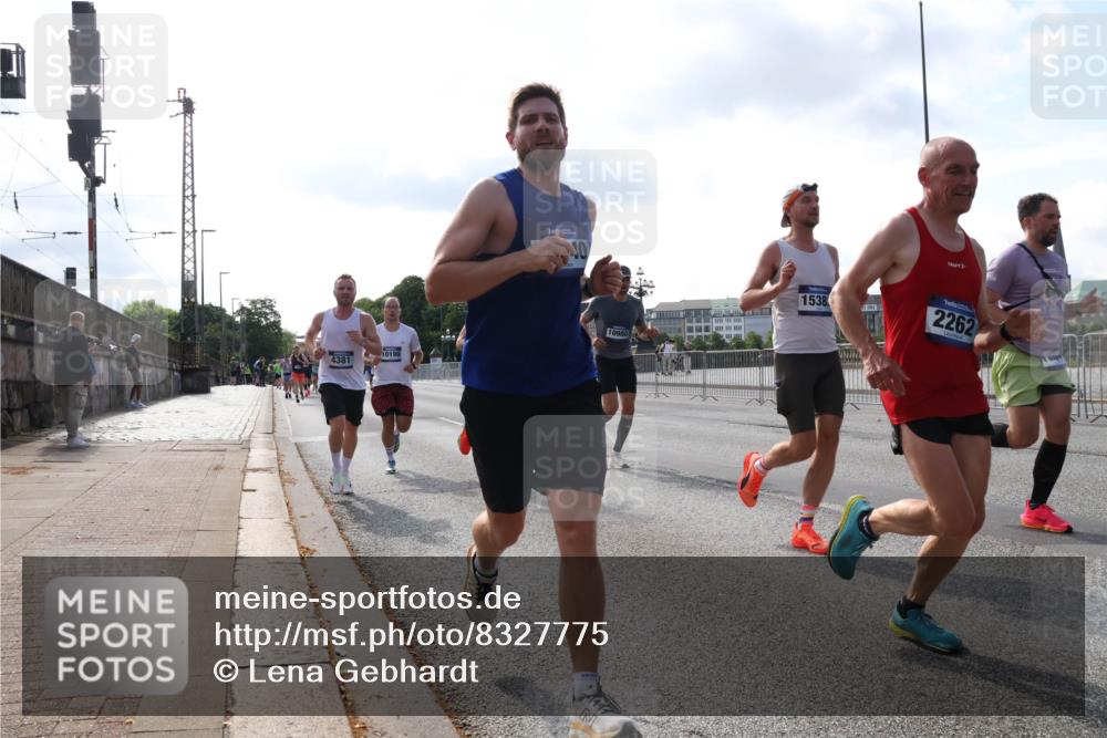 29.06.2025 - hella hamburg halbmarathon Lena Gebhardt http://msf.ph/oto/8327775 29.06.2025 09:48:44 Lombardsbrücke 0, 4381, 10190, 10980, 1538, 2262, 1042, 1290, 1505, 1571, 1710, 2262, 2399, 2767, 3480, 3547, 4062, 4359, 4381, 5003, 5124, 5307, 5554, 5709, 6993, 7152, 7154, 7310, 7482, 7884, 8002, 8121, 8571, 8933, 9403, 9643, 10190, 10404, 10451, 10738, 10793, 10852, 11106, 11177, 11423, 11929, 12044, 12051, 12488, 12916, 13137, 13372, 13483, 13940, 13975, 14875, 15931, 15959 meine-sportfotos.de