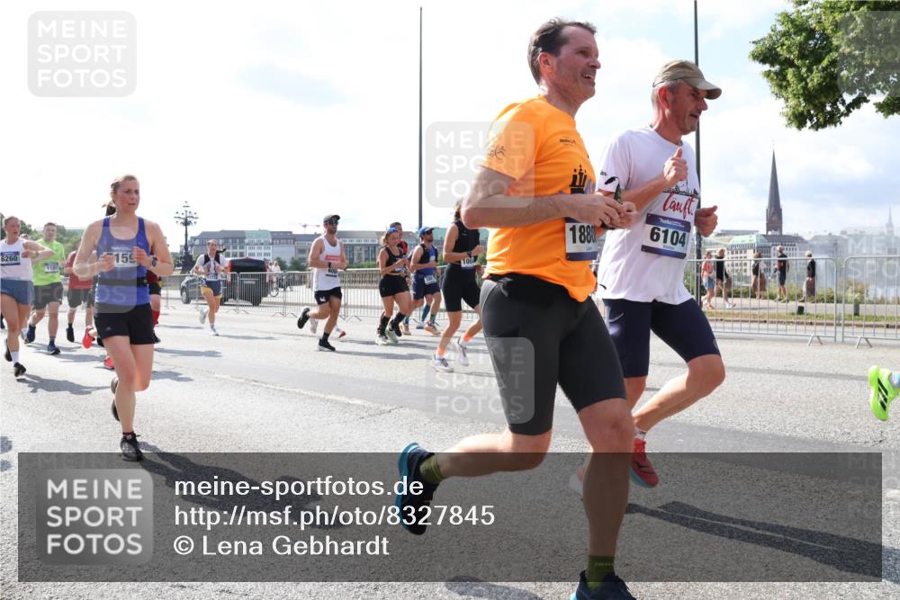 29.06.2025 - hella hamburg halbmarathon Lena Gebhardt http://msf.ph/oto/8327845 29.06.2025 10:00:18 Lombardsbrücke 6260, 1180, 159, 1880, 6104, 1006, 1019, 1125, 1180, 1239, 1264, 1526, 1544, 1568, 1681, 1834, 1914, 2027, 2086, 2099, 2159, 2236, 2346, 2348, 2364, 2426, 2447, 2582, 2584, 2606, 2652, 2676, 2677, 2730, 2910, 2982, 3042, 3177, 3181, 3319, 3400, 3794, 3836, 3861, 3898, 4013, 4231, 4419, 4579, 4594, 4632, 4767, 4772, 4796, 4813, 4940, 4945, 5015, 5134, 5272, 5341, 5643, 5728, 6082, 6084, 6104, 6174, 6201, 6202, 6220, 6260, 6462, 6470, 6581, 6587 meine-sportfotos.de