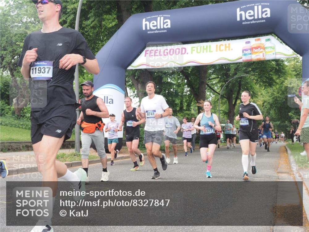 29.06.2025 - hella hamburg halbmarathon KatJ http://msf.ph/oto/8327847 29.06.2025 10:46:45 Zwischen KM18-KM19 2426, 3780, 6327 meine-sportfotos.de